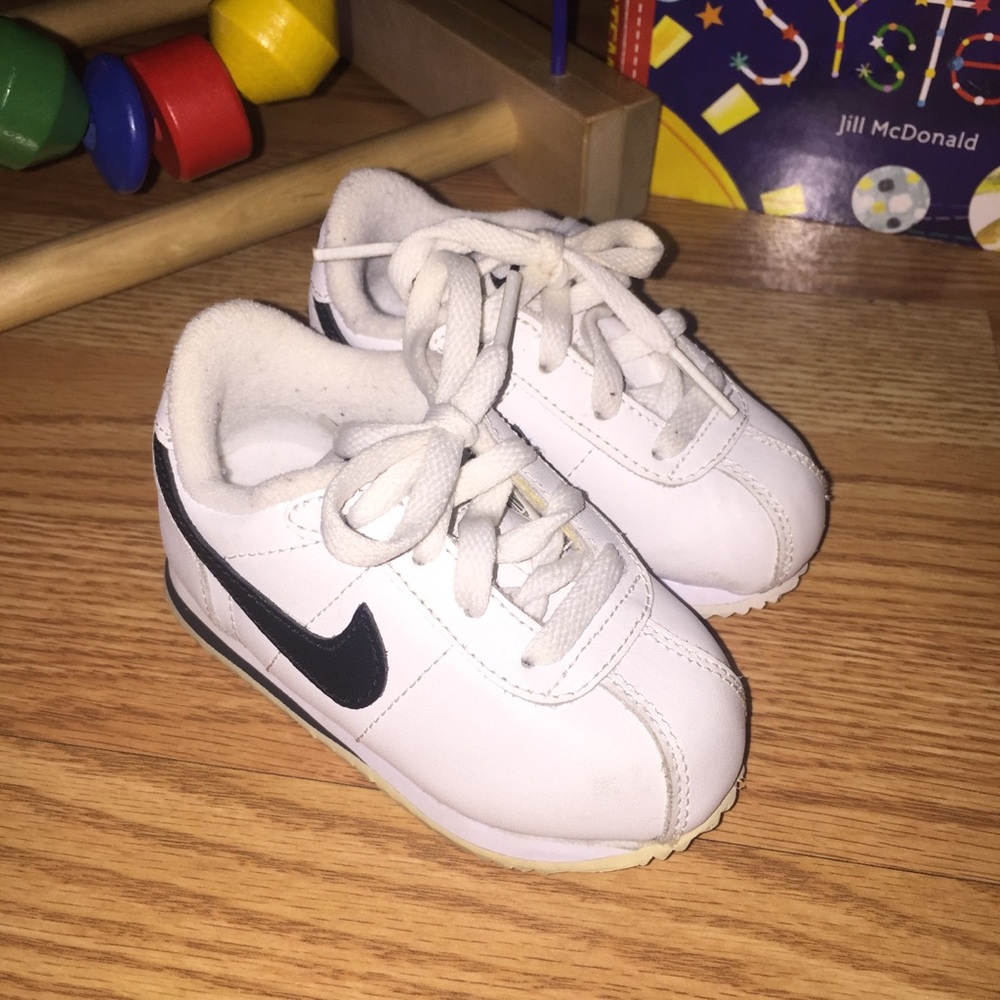Nike Cortez Sneakers Kid’s/White & Black /Sz. 5C